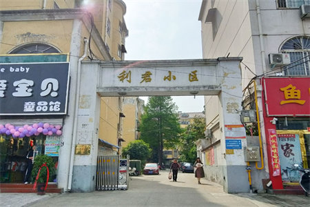 张家湾区政家属院3室2厅1卫53万110m2中装出售